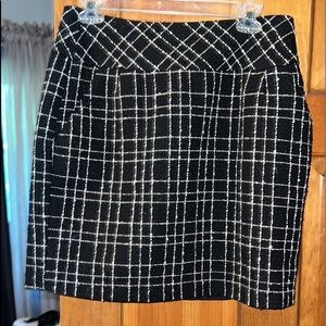 Black and white wool skirt with pockets